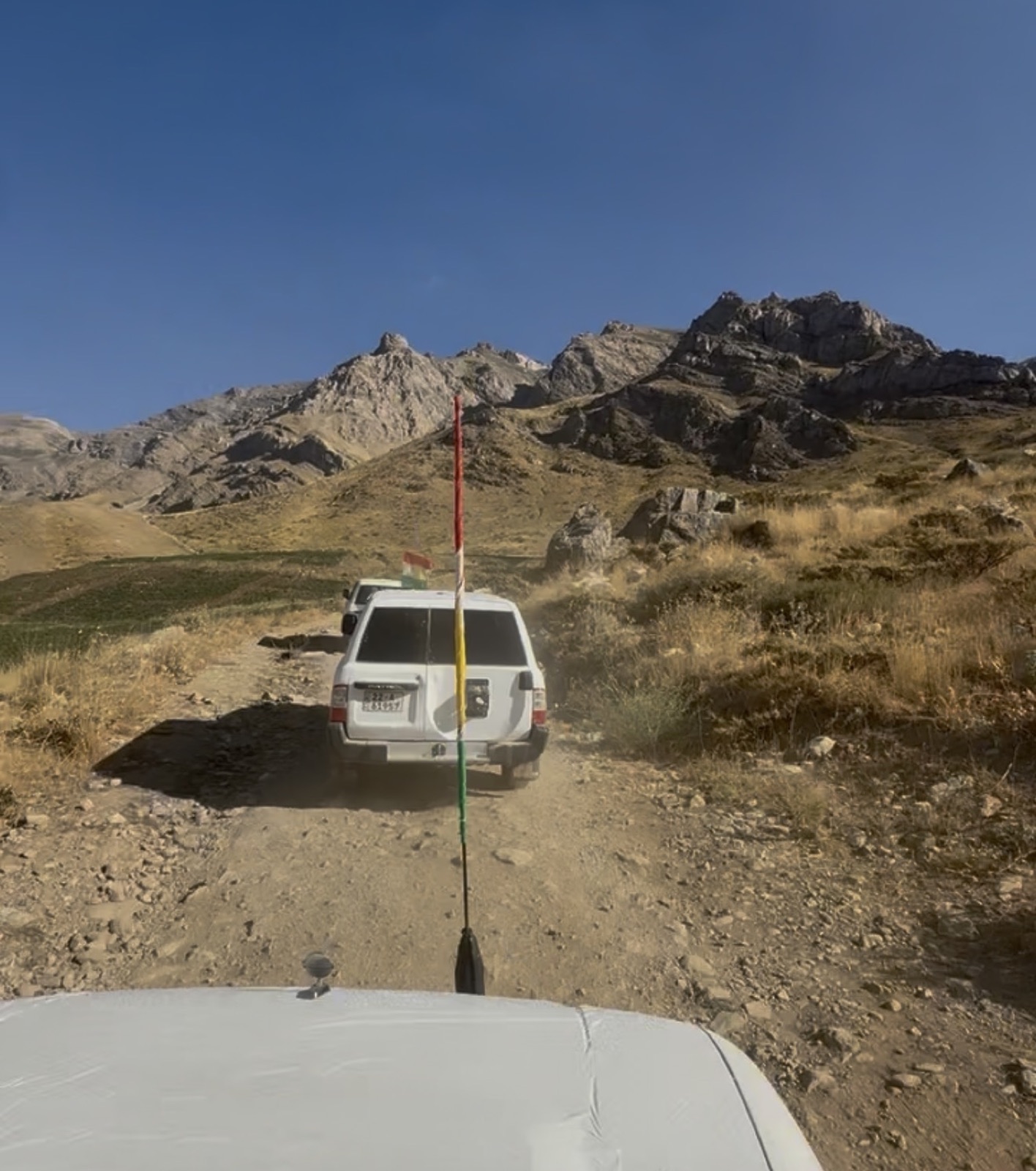 سيارات Patrol في طريق جبلي من رحلات ريفا